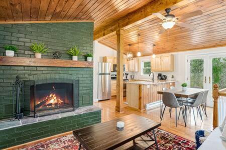 Harpers Ferry Cabin Hot Tub, Deck, Fire Pit, Wifi Exterior foto